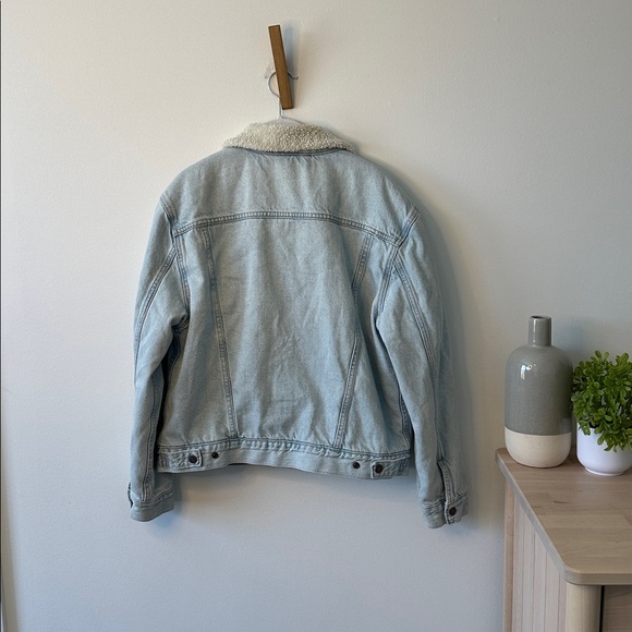 Levi's 90’s Sherpa Trucker Jacket - Picture 4 of 5